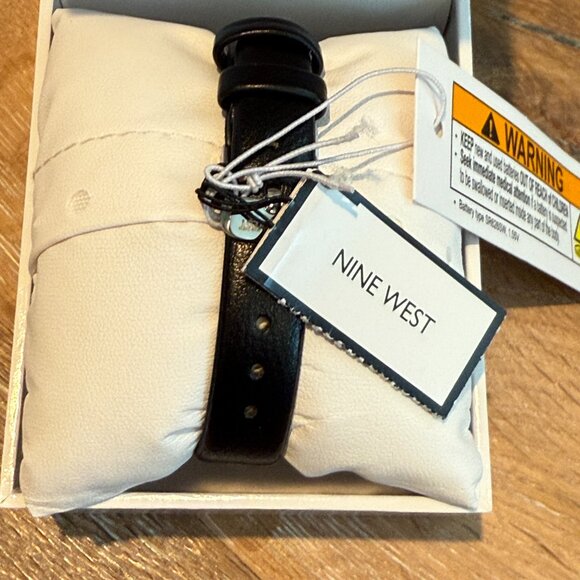 Nine West Women's Classic Silver & Black Watch NWT - Picture 9 of 13